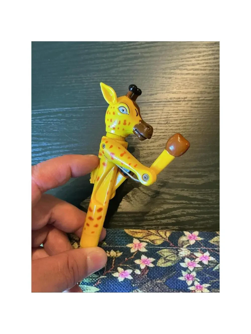 Giraffe Boxing Pen – Novelty Animal Desk Toy, 1990s Collectible Accessory